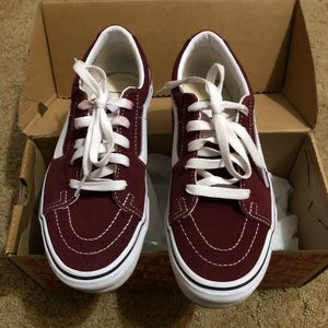 Vans Sk8-low in Port Royale-True White.